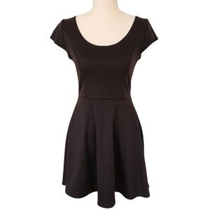VIBE SPORTSWEAR Black Cap Sleeve  Skater Scoop Neckline A-Line Dress Juniors M